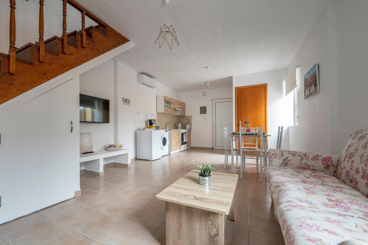 Traditional Suburbs Maisonette Cos Exterior foto